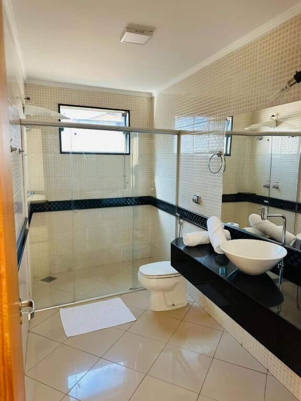 Luxury Double Room, Balcony, Lagoon View | Bathroom | Shower, free toiletries, towels, toilet paper