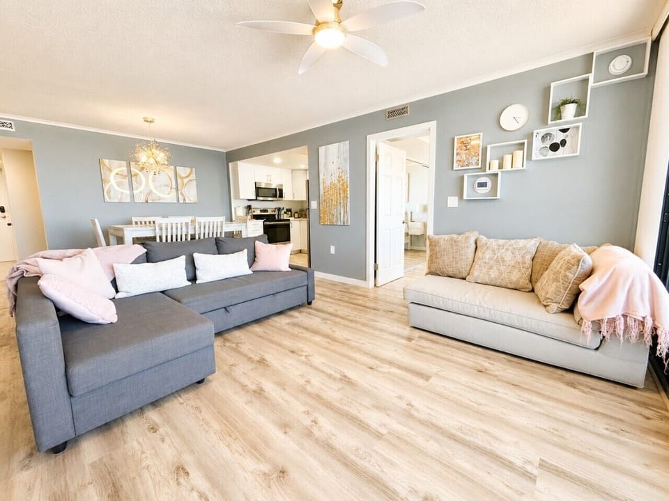 living room to the kitchen 2