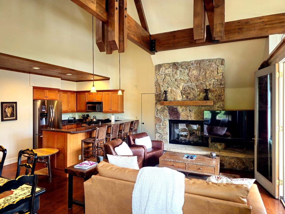 Living Area - Trail Nest - Breckenridge Vacation Rental