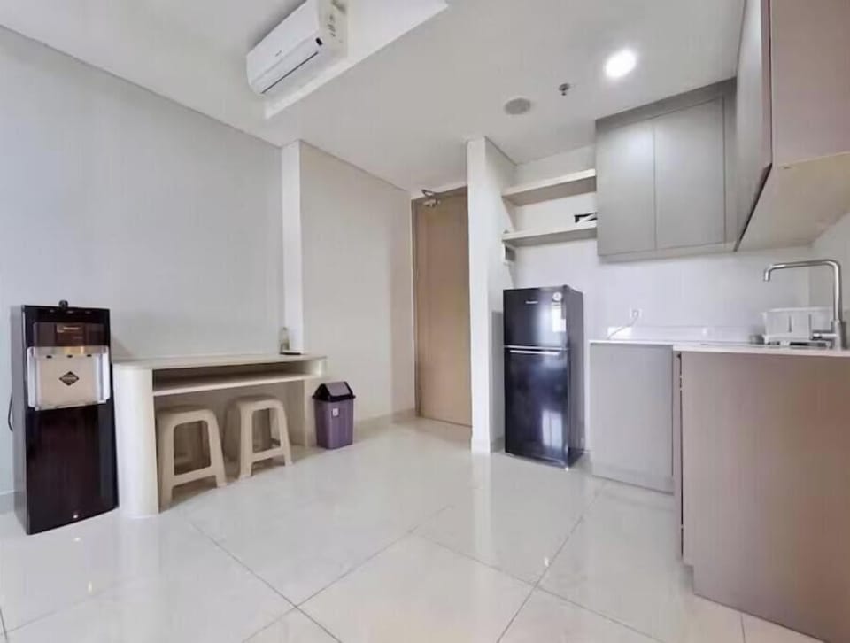 Apartment, 1 Bedroom, City View | Private kitchen | Fridge, cookware/dishes/utensils