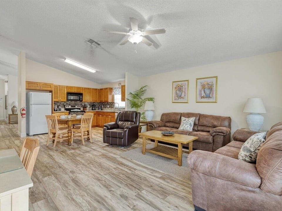 House, 4 Bedrooms | Living area