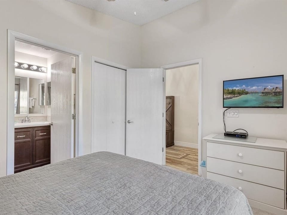 House, 4 Bedrooms | 4 bedrooms, laptop workspace, iron/ironing board, WiFi (free)