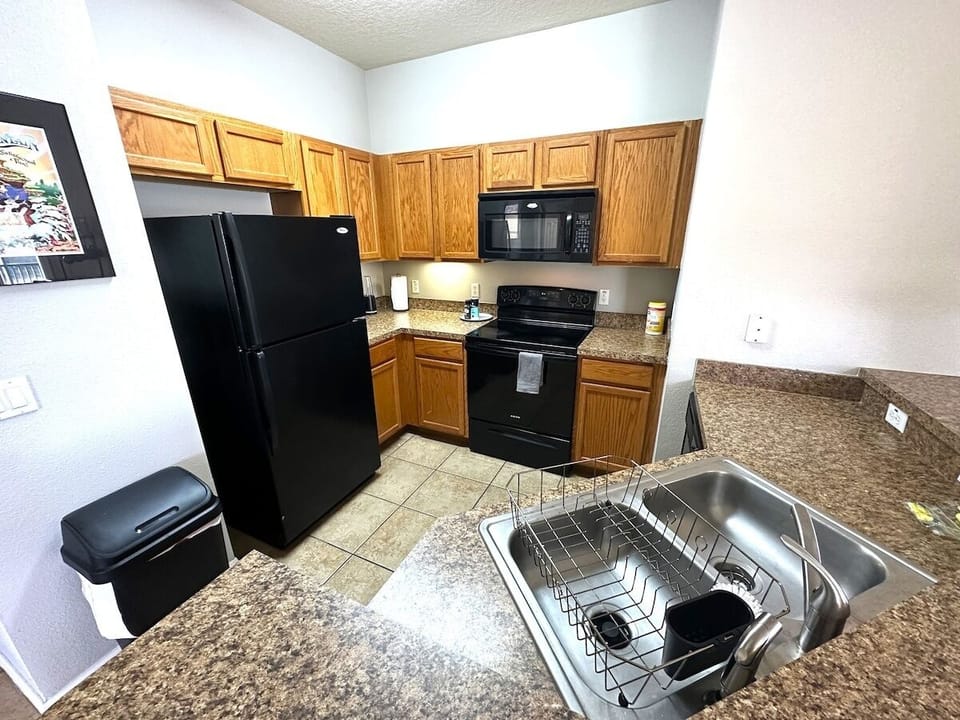 Townhome, 3 Bedrooms | Private kitchen | Coffee/tea maker, fridge, oven, toaster