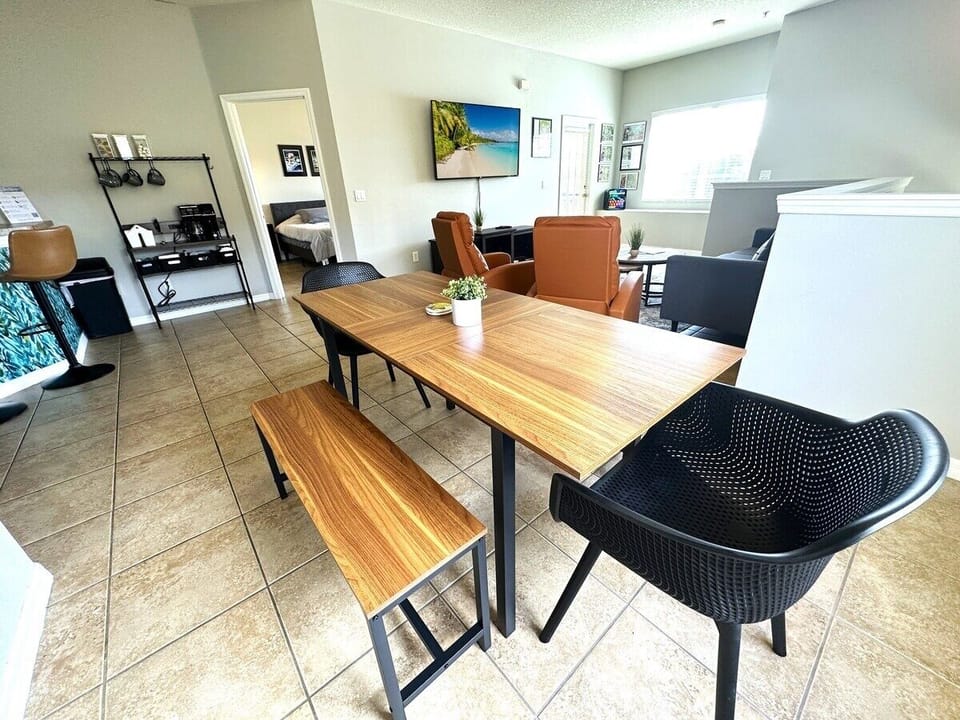 Townhome, 3 Bedrooms | Dining
