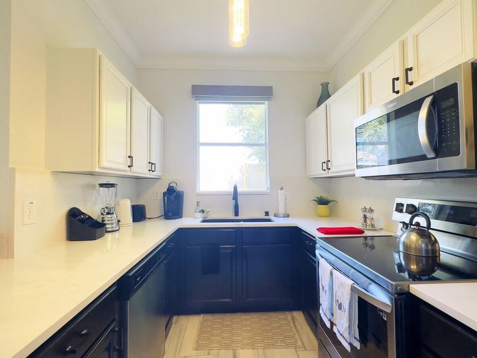 Townhome, 4 Bedrooms | Private kitchen | Coffee/tea maker, fridge, oven, toaster