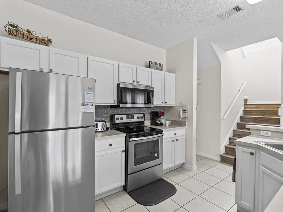 Townhome, 4 Bedrooms | Private kitchen | Fridge, oven, coffee/tea maker, toaster