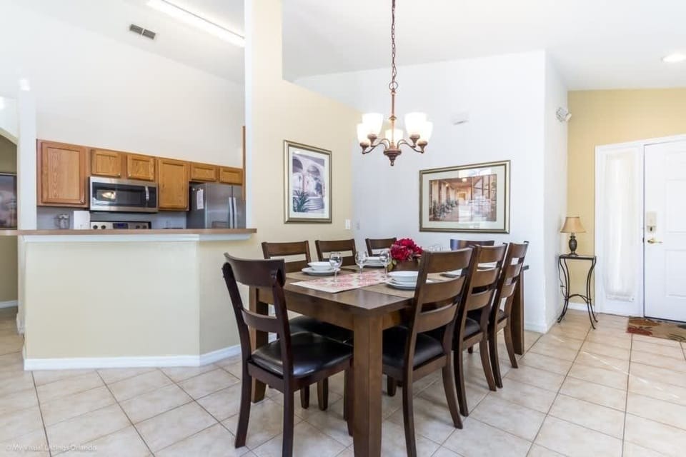 House, 4 Bedrooms | Dining