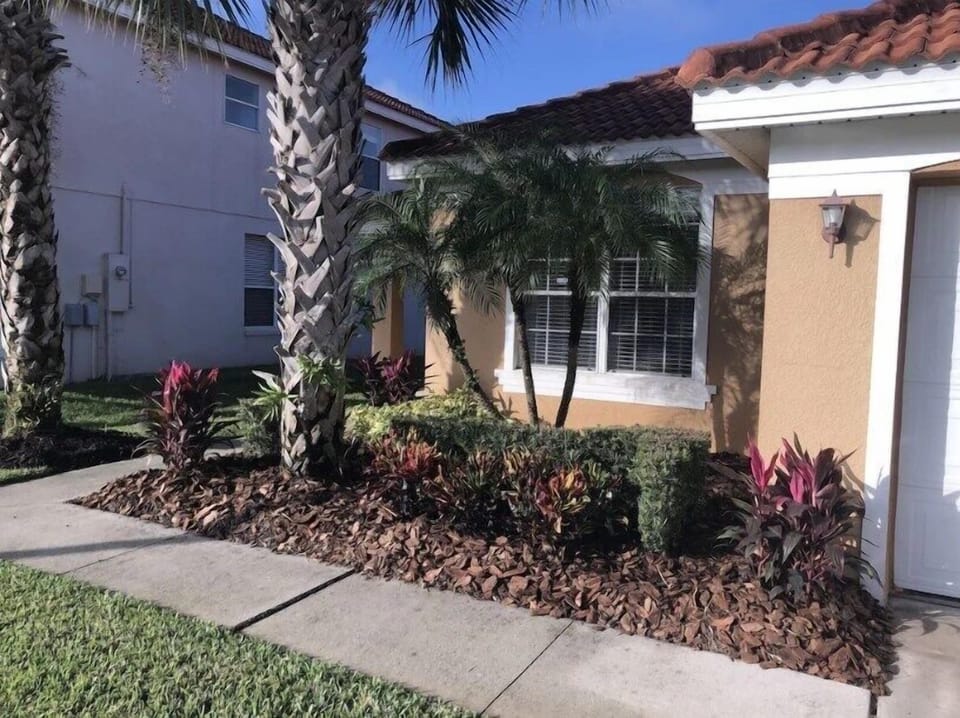 House, 4 Bedrooms | Property grounds