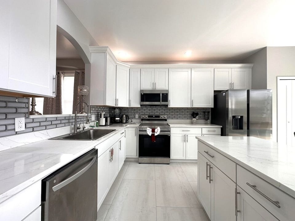 House, 6 Bedrooms | Private kitchen | Coffee/tea maker, fridge, oven, toaster