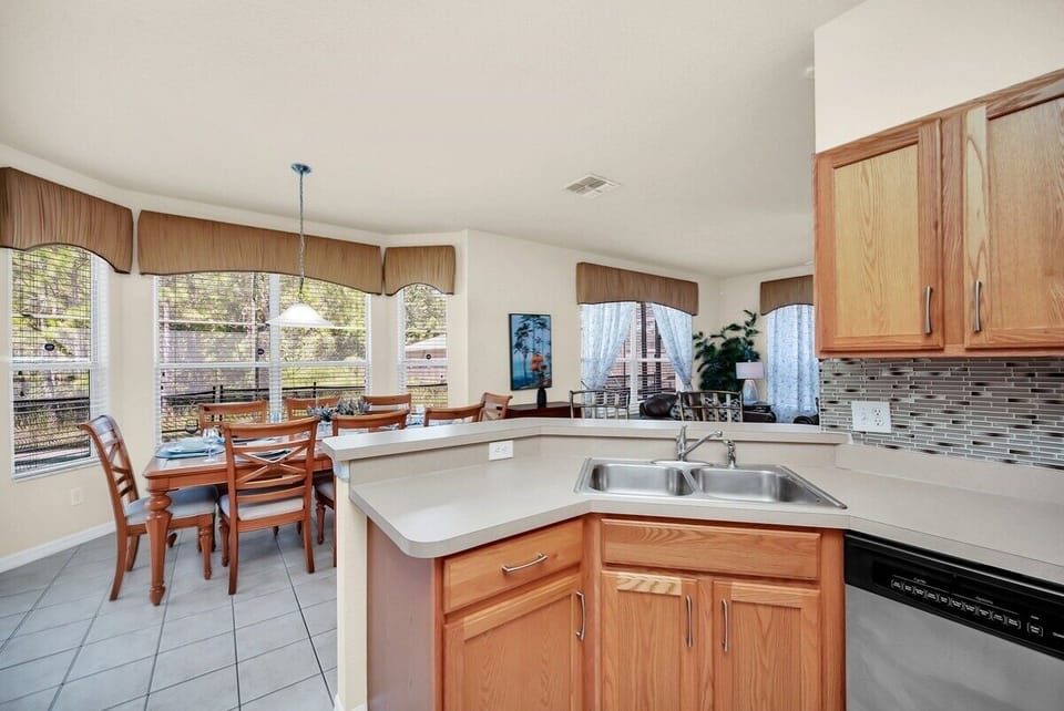 House, 5 Bedrooms | Private kitchen | Coffee/tea maker, fridge, oven, toaster