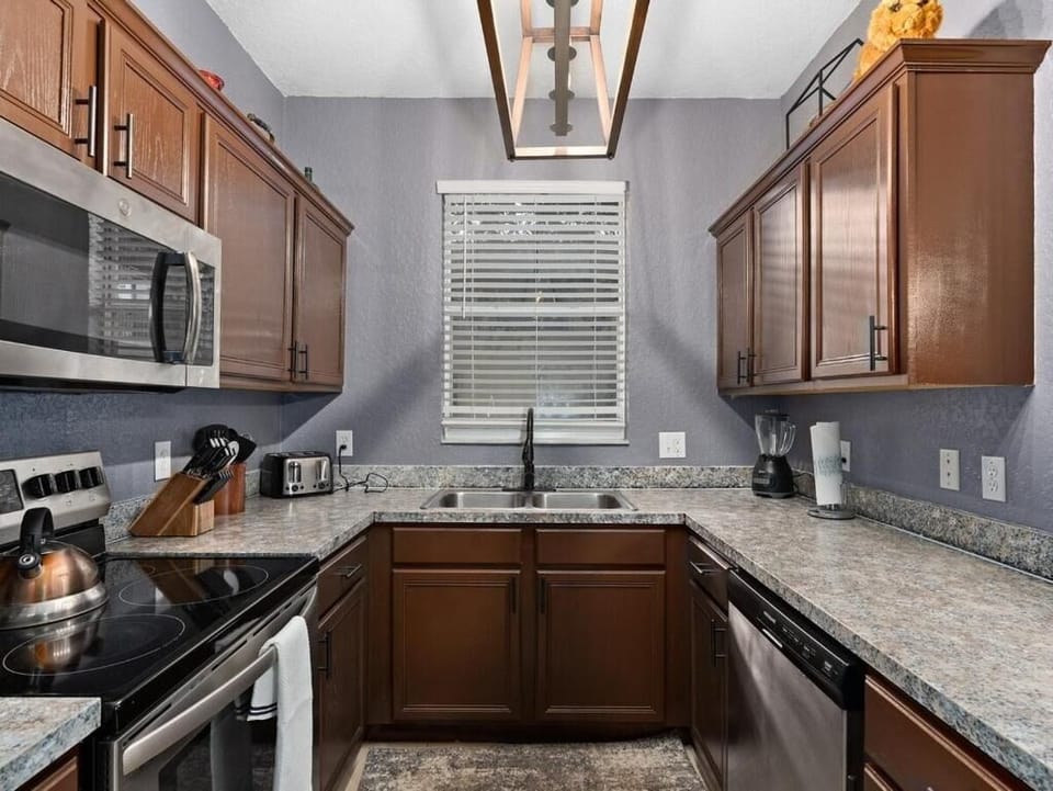 Townhome, 3 Bedrooms | Private kitchen | Coffee/tea maker, fridge, oven, toaster