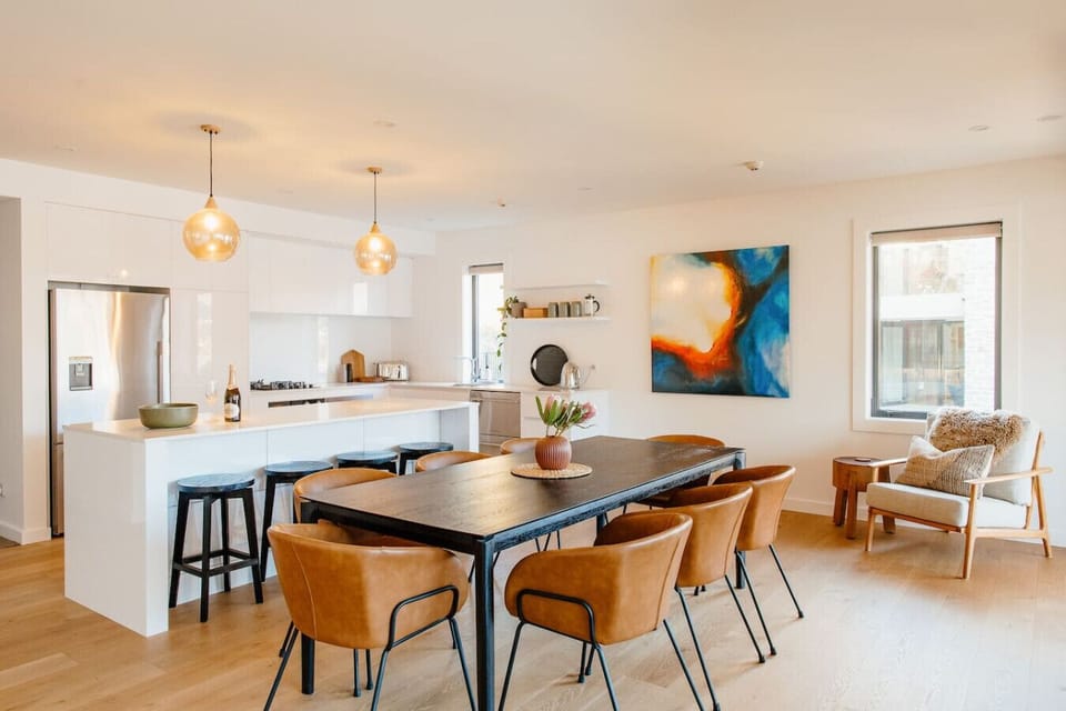 Dining, kitchen - everything you need to prepare a gourmet meal