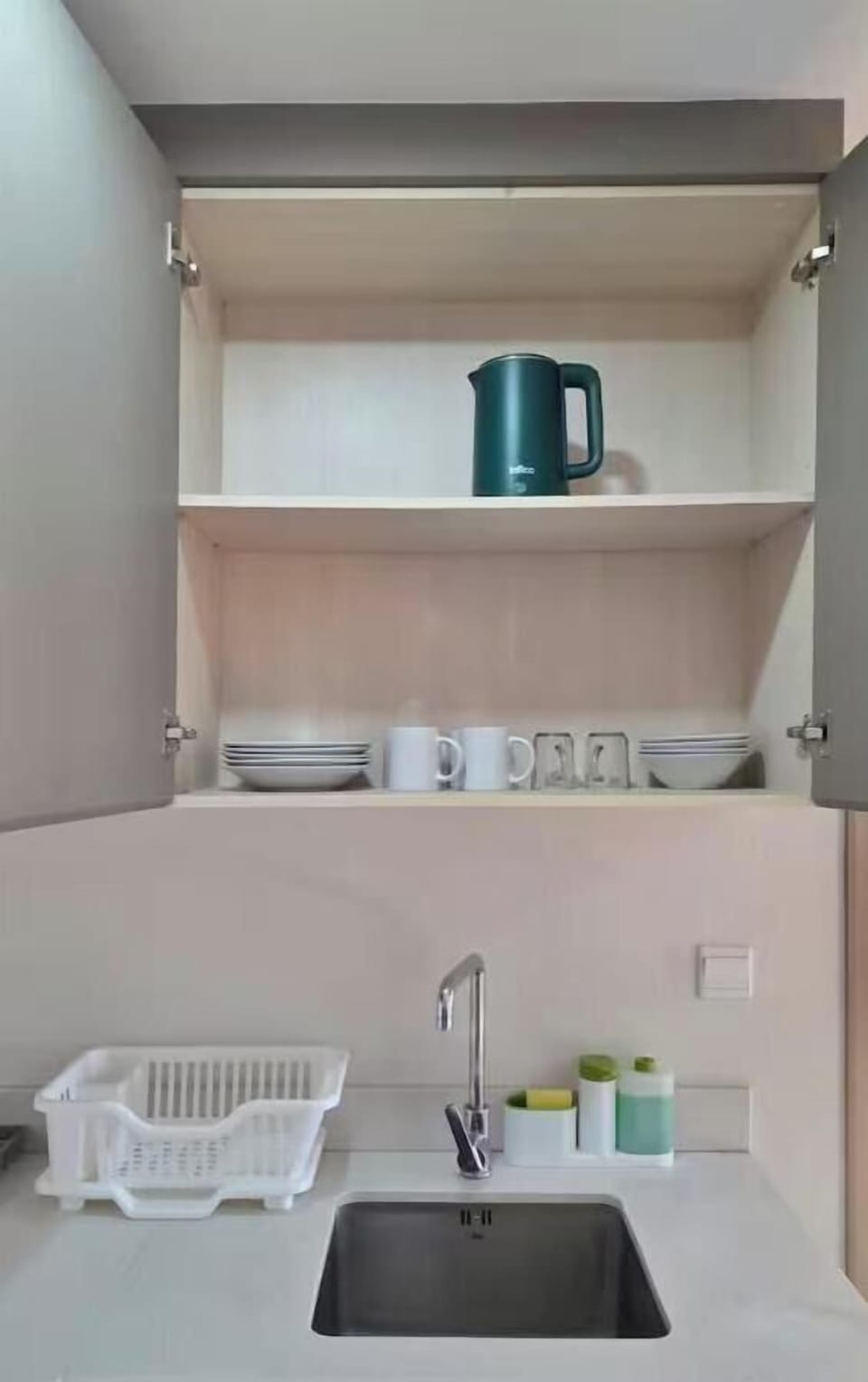 Apartment, 1 Bedroom, City View | Private kitchen | Fridge