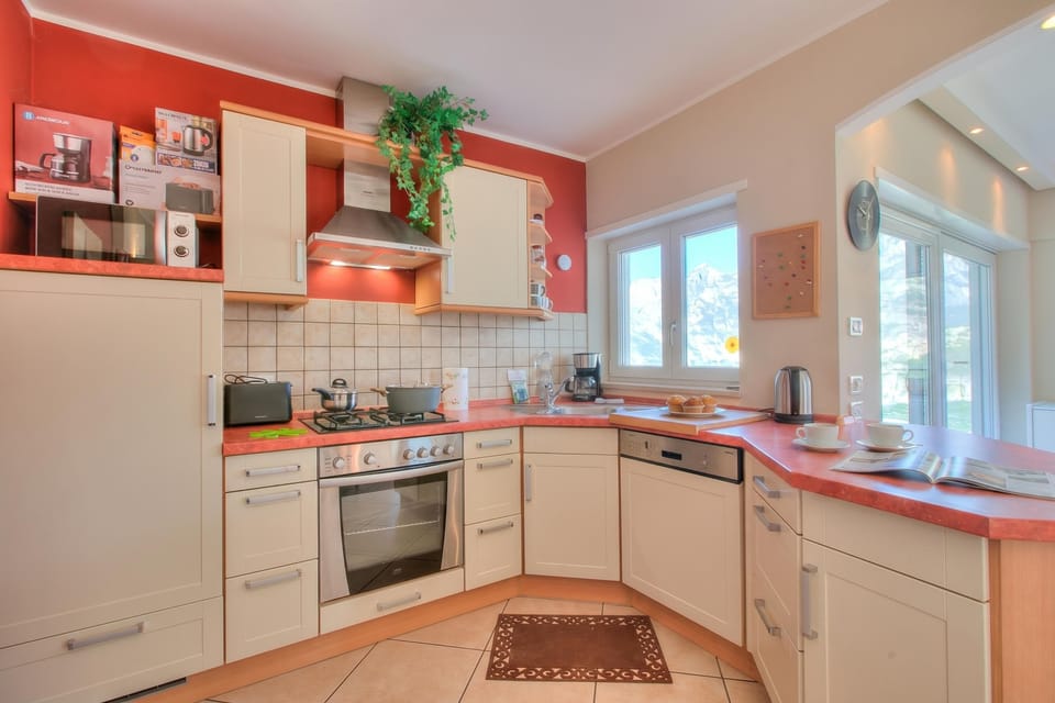 Family Villa, 3 Bedrooms, 2 Bathrooms, Mountainside (Villa Paradise View With Private Pool) | Private kitchen