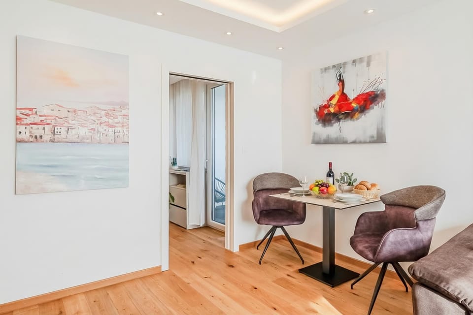 Standard Apartment, 1 Bedroom, Balcony (Aurora Park View Apartment) | Dining