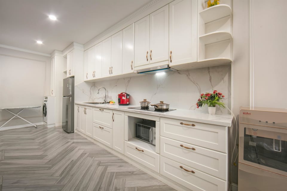 Deluxe Apartment, 2 Bedrooms, Balcony, Lake View | Private kitchen | Microwave, highchair, cleaning supplies, paper towels