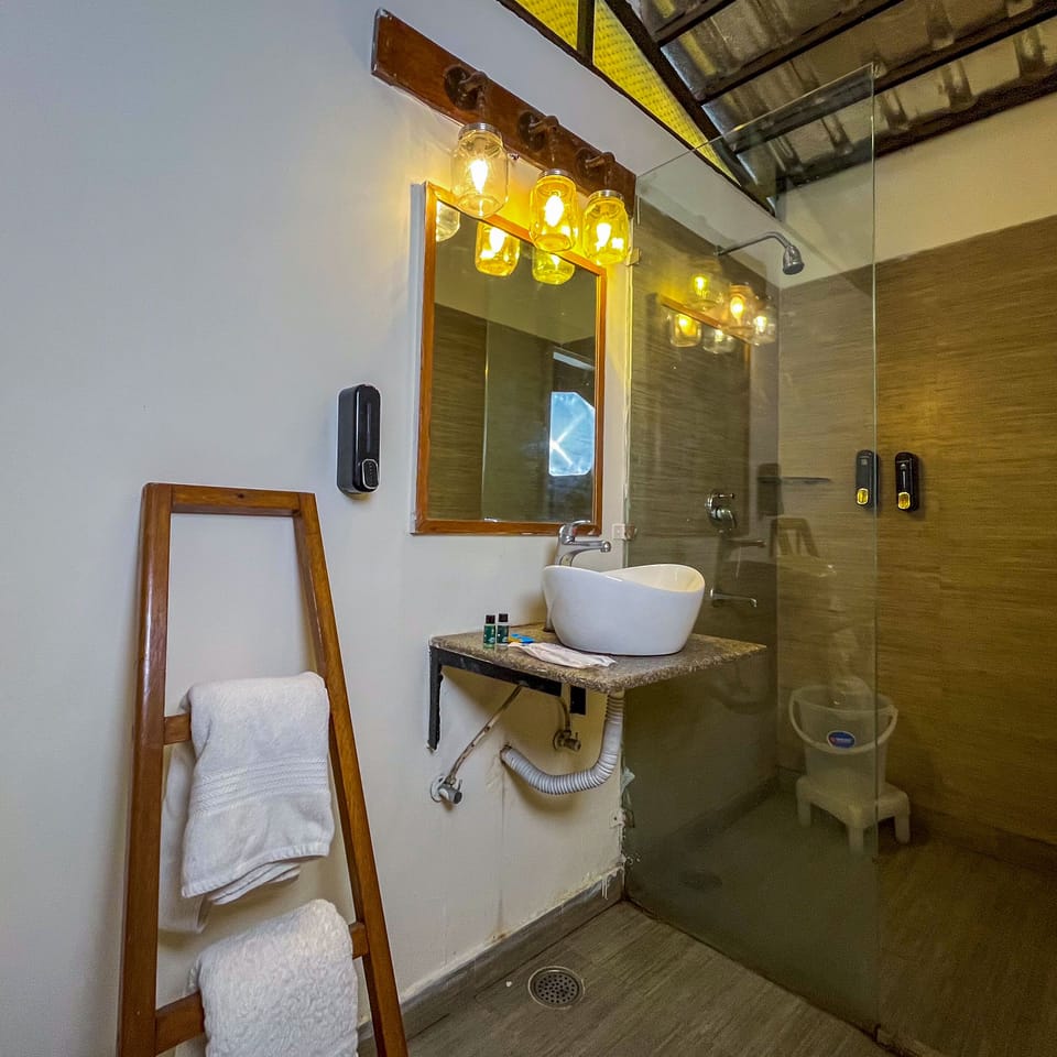 Luxury Cottages | Bathroom | Free toiletries, towels, soap, shampoo