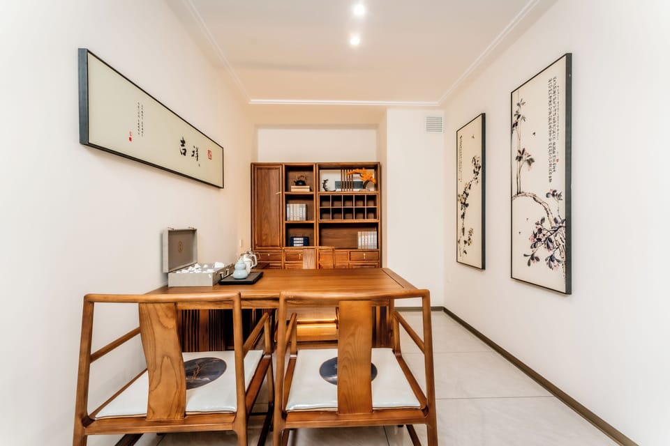 Luxury Suite, Balcony | Dining