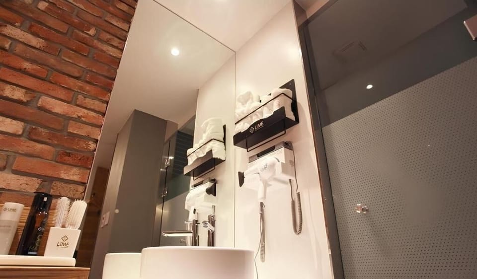 Combined shower/tub, hair dryer, towels, soap