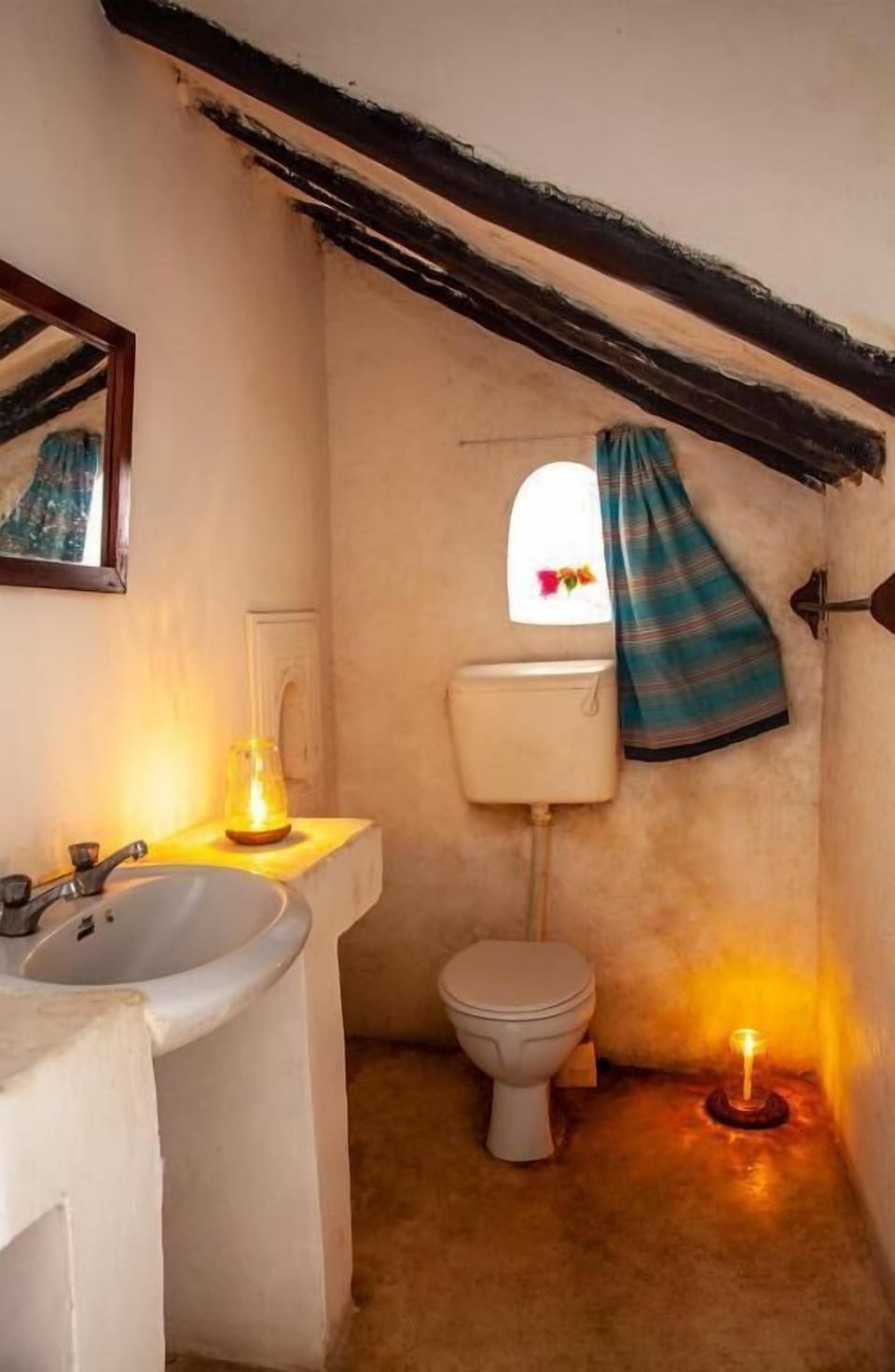 Deluxe Double Room | Bathroom | Shower, slippers, towels, soap