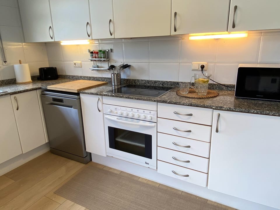 Apartamento Sun and Sea 3 minutes Walk from beaches     Pool   Terrace   Renewed - 17