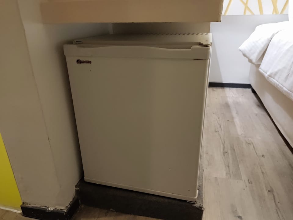 Basic Room, 2 Twin Beds, Non Smoking, Private Bathroom | Bed sheets