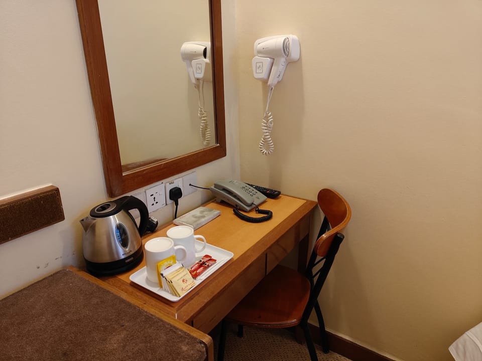Basic Room, 2 Twin Beds, Non Smoking, Private Bathroom | Bed sheets