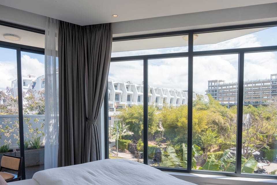 Standard Twin Room, Balcony, City View | Blackout drapes, iron/ironing board, WiFi (free)