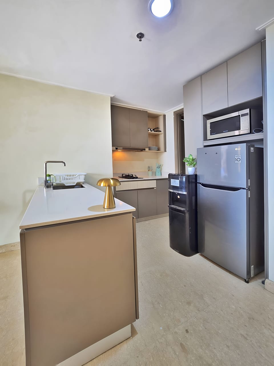 Apartment, 3 Bedrooms, City View | Private kitchen | Microwave, stovetop, cookware/dishes/utensils