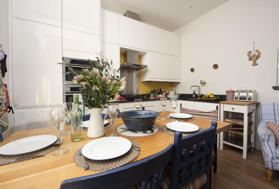 12 Merchants Quarter, Charlestown. First Floor: Cook and dine as a family