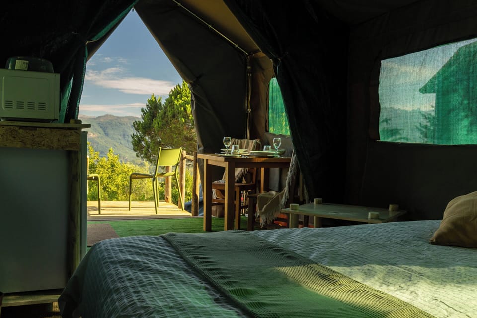 Comfort Tent, Air conditioning, Lake View | Iron/ironing board, free WiFi