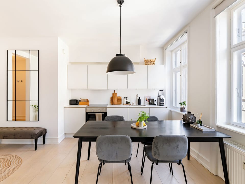 Apartment, 2 Bedrooms, Garden View | Dining room
