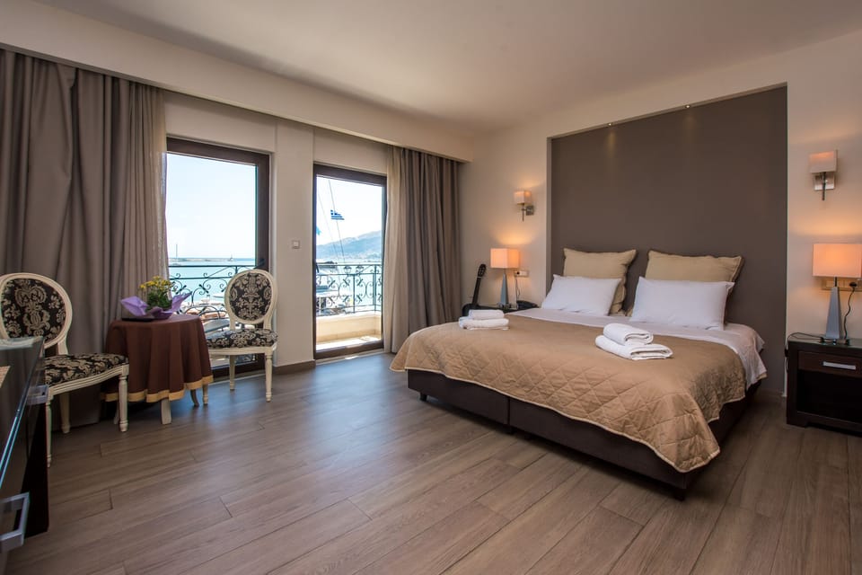 Honeymoon Suite, Sea View | In-room safe, blackout drapes, soundproofing, free cribs/infant beds