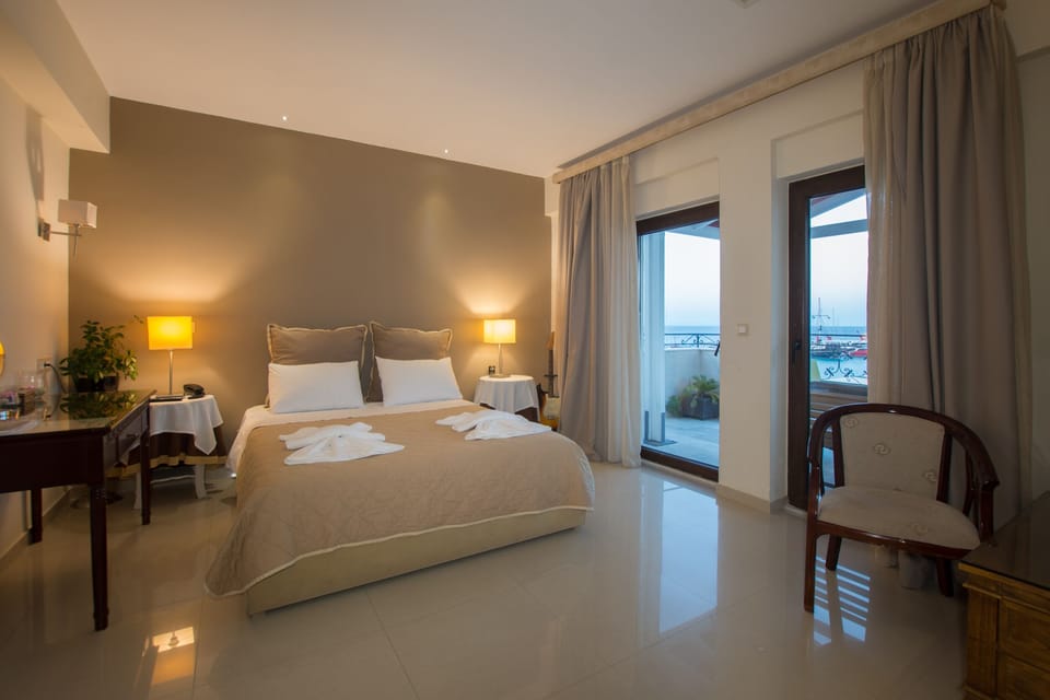 Deluxe Suite, Sea View | In-room safe, blackout drapes, soundproofing, free cribs/infant beds