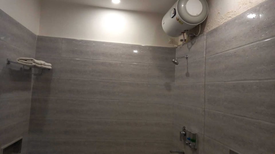 Classic Double Room, Balcony | Bathroom | Shower, towels, soap, shampoo