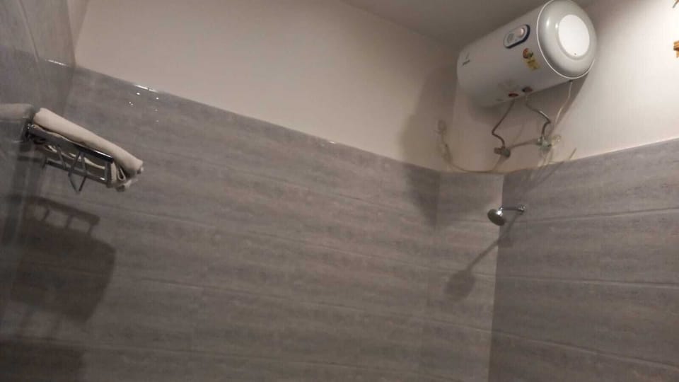 Classic Double Room, Balcony | Bathroom | Shower, towels, soap, shampoo