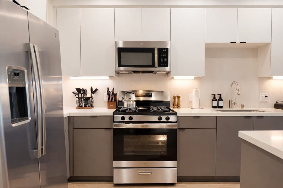 Experience extended comfort with a fully equipped kitchen featuring a coffee machine, stovetop, and microwave—everything you need for a seamless long-term stay.