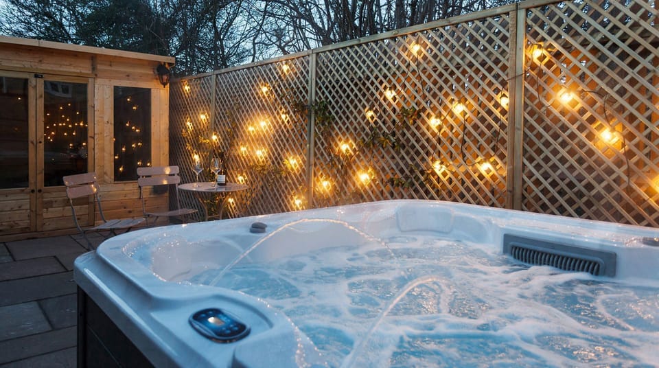The private hot tub at Leonard House, the Cotswolds