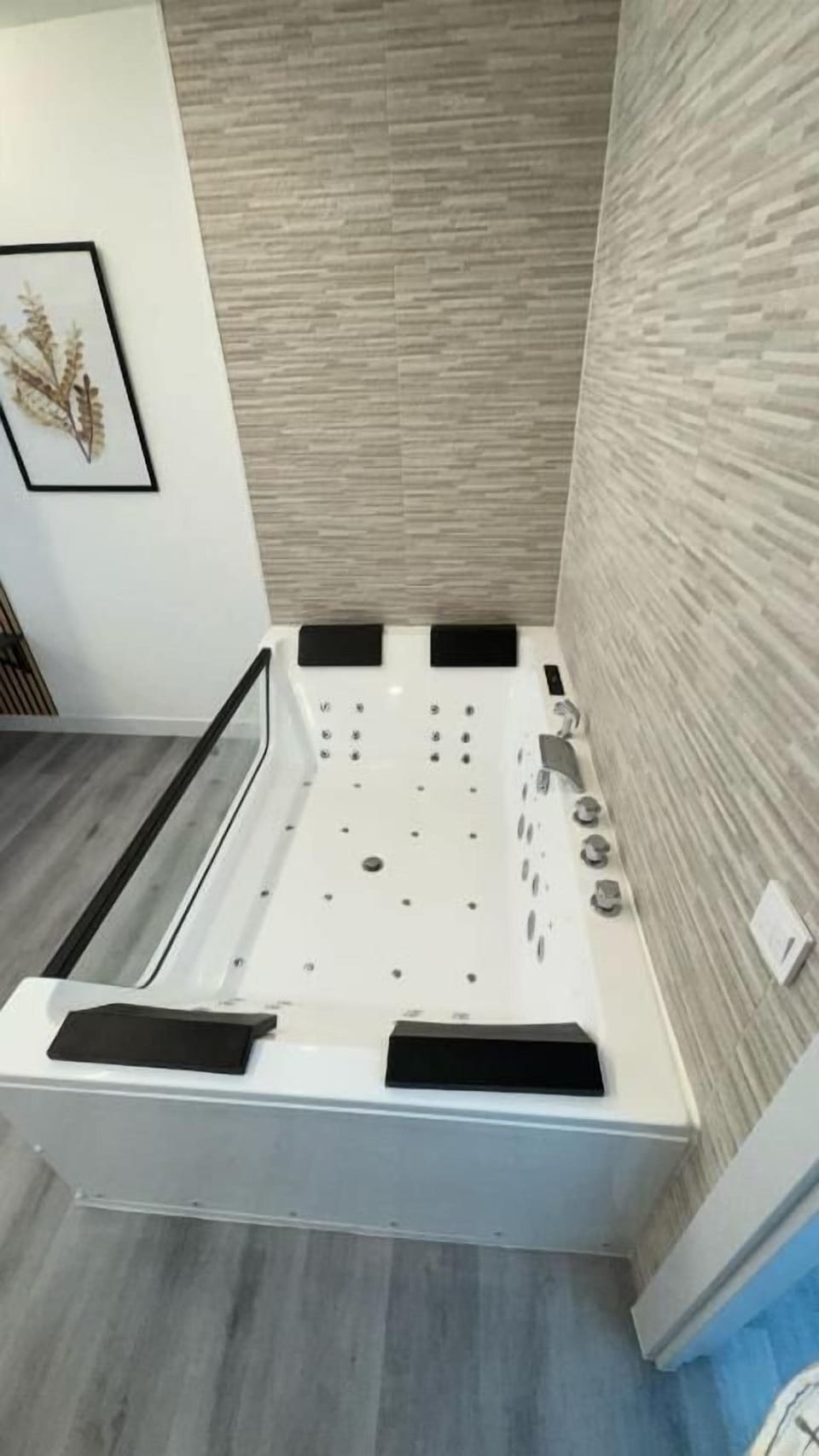 Double Room (Con Jacuzzi) | Bathroom | Free toiletries, hair dryer, towels, soap