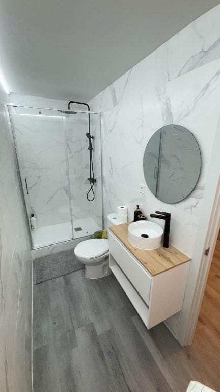 Double Room (Con Baño Privado) | Bathroom | Free toiletries, hair dryer, towels, soap