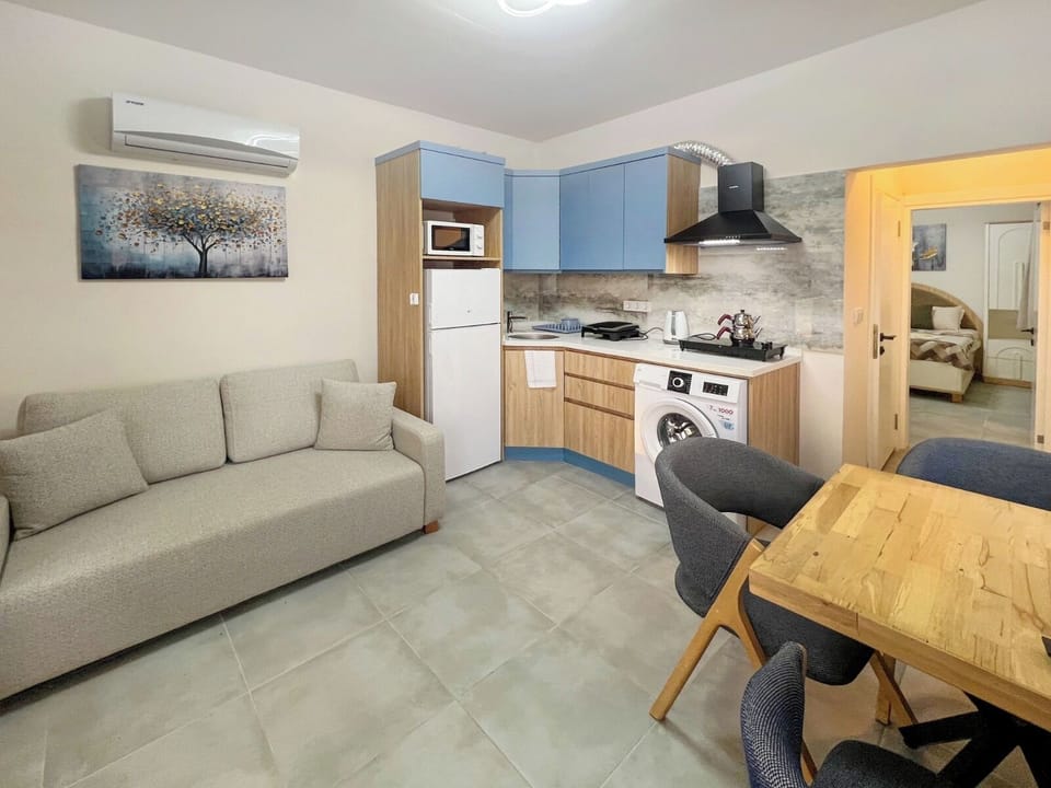 Deluxe Apartment, Balcony, Pool View | Living area