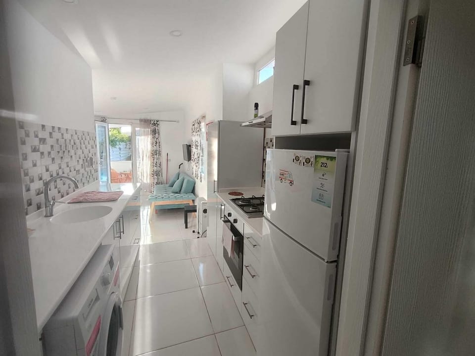 Superior Apartment, Balcony, Pool View | Private kitchen