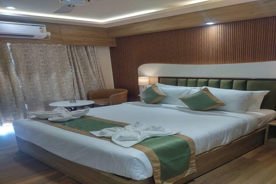 Deluxe Room, 1 King Bed, Balcony, Sea View | Laptop workspace, WiFi (free), bed sheets