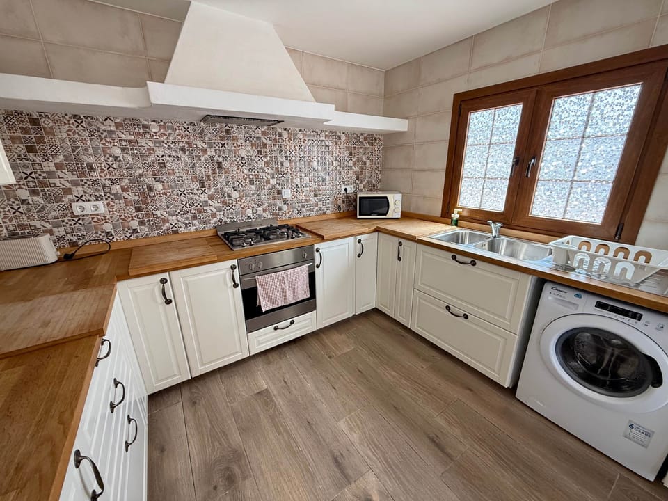 Fully equipped kitchen