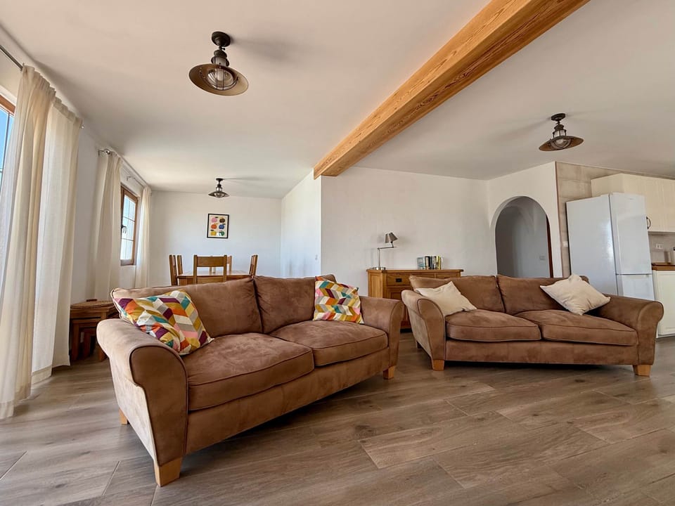 Living room (seating details)