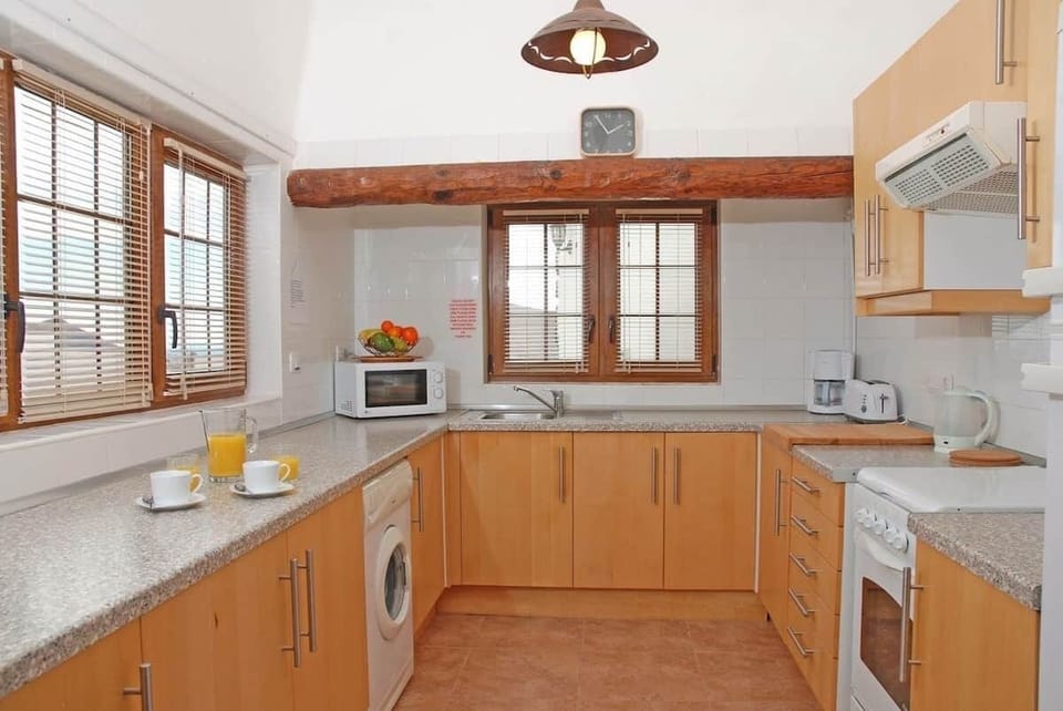 Fully equipped kitchen