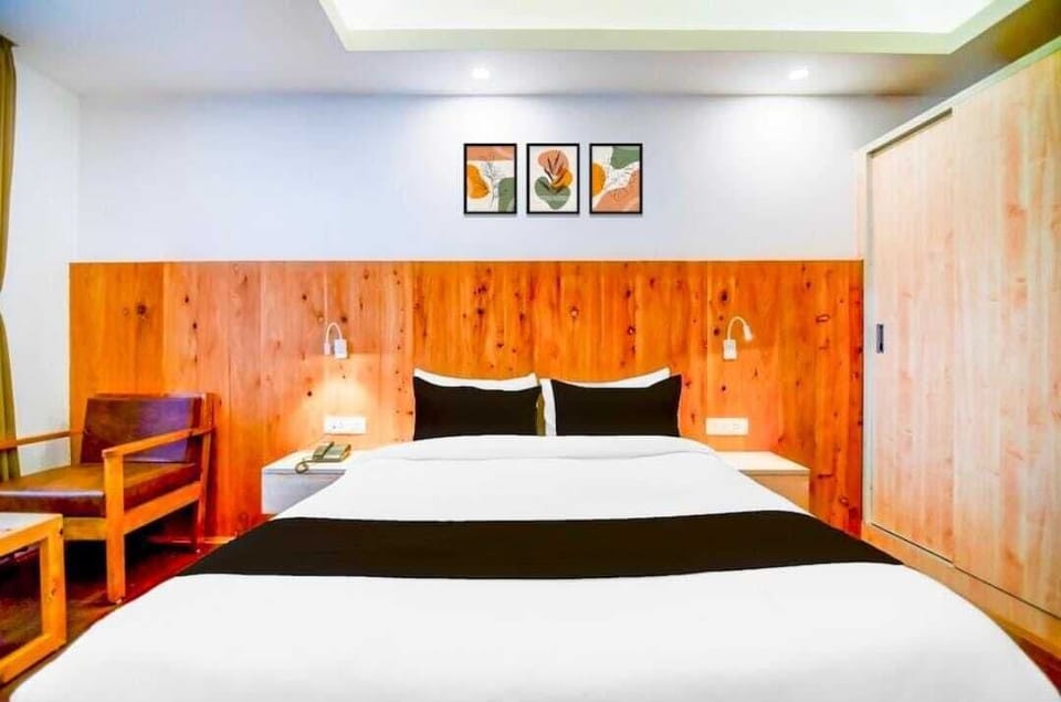 Deluxe Double Room, Hill View | Desk, laptop workspace, WiFi (free)