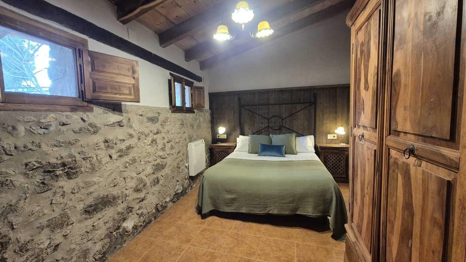 Standard Double Room, Pets Allowed, Pool View | Premium bedding, down comforters, free WiFi, bed sheets