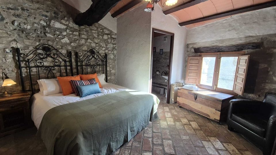 Standard Double Room, Pets Allowed, Mountain View | Premium bedding, down comforters, free WiFi, bed sheets