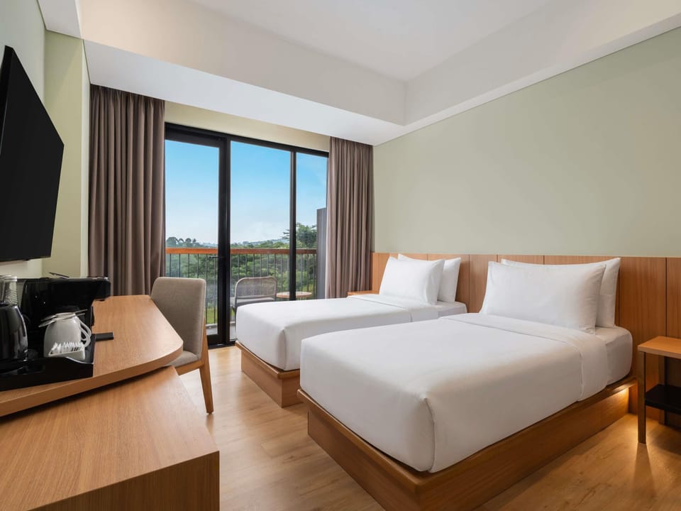 Privilege, Room, 2 Twin Beds, Balcony, Pool View
